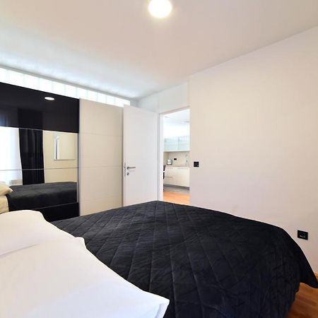 Lavir Apartment With Parking 자그레브 외부 사진
