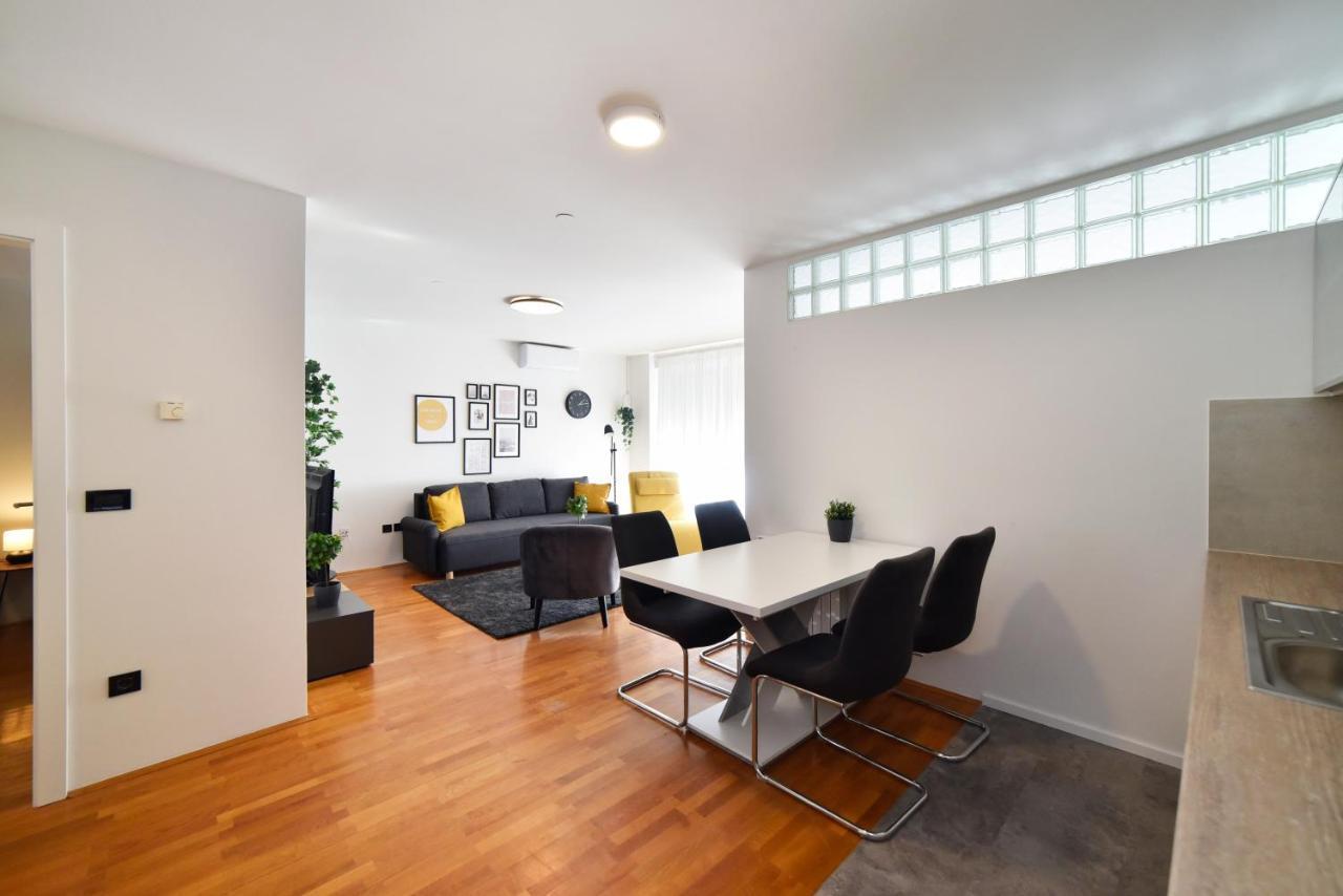 Lavir Apartment With Parking 자그레브 외부 사진