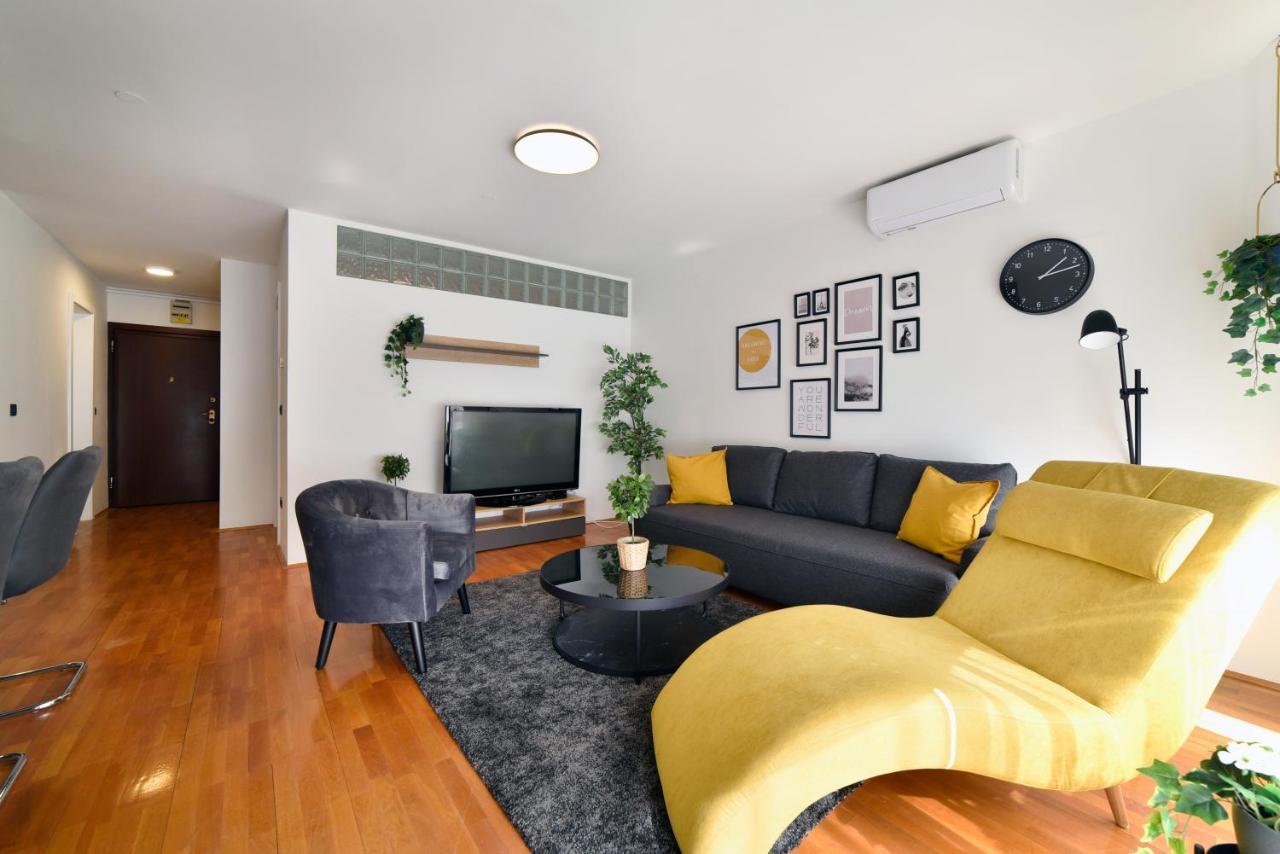 Lavir Apartment With Parking 자그레브 외부 사진