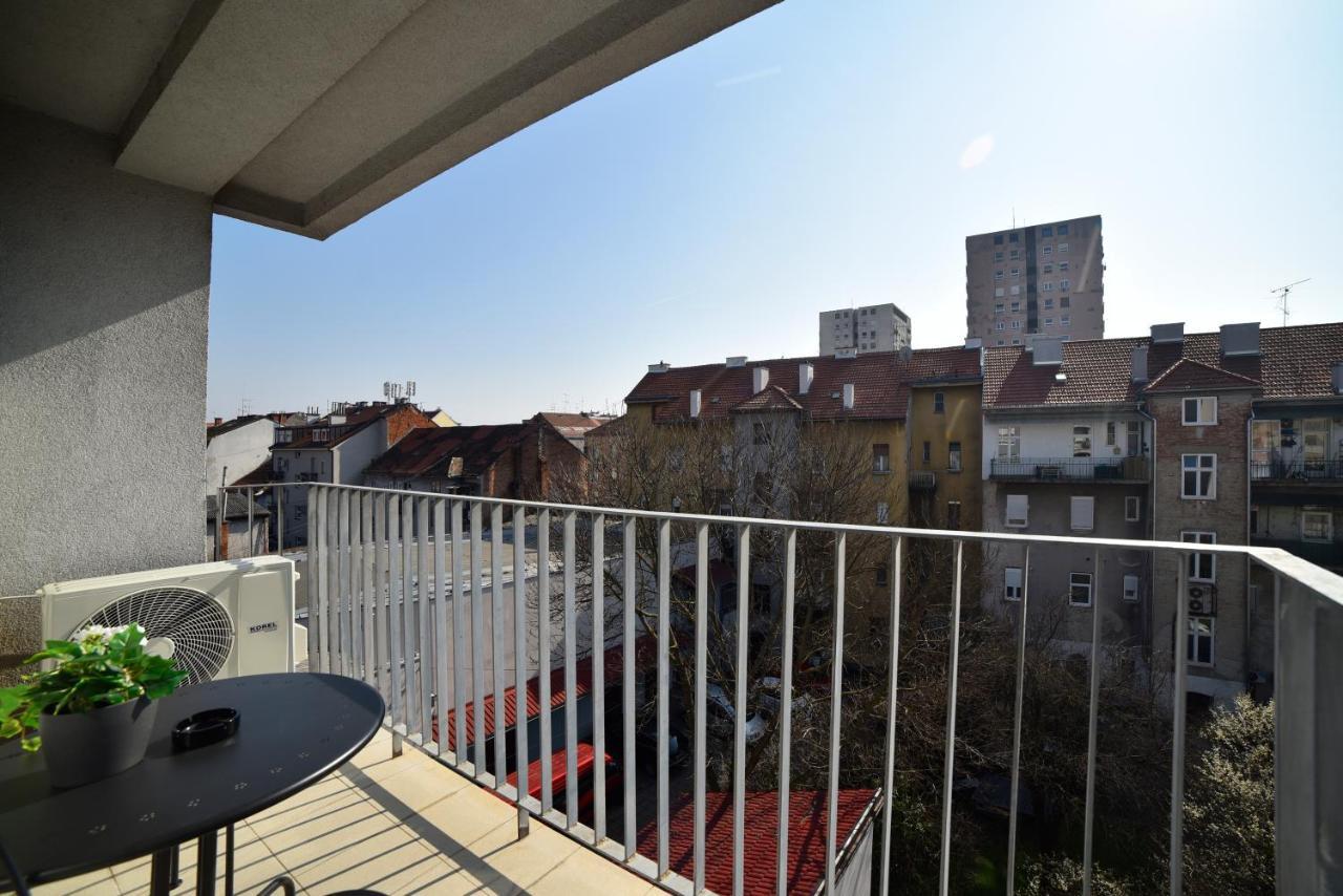 Lavir Apartment With Parking 자그레브 외부 사진