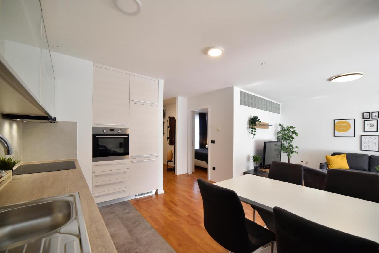 Lavir Apartment With Parking 자그레브 외부 사진